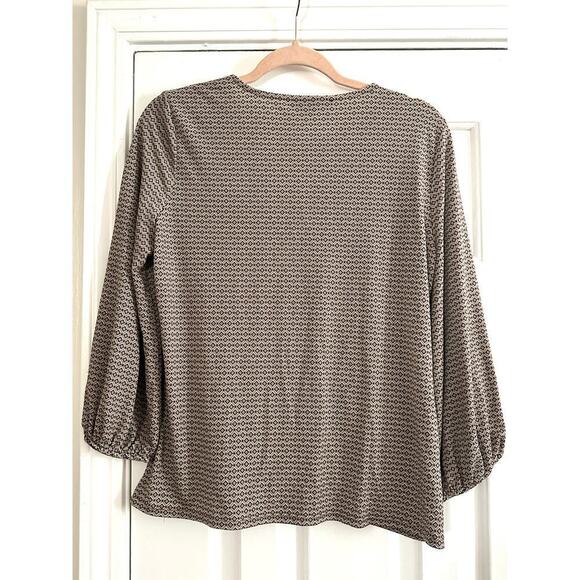 ADRIANNA PAPELL Diamon Check Pattern Wrap Front Smock Shoulder Blouse - Medium - Picture 3 of 4